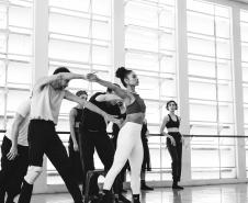Estreia nesta semana: “GiselleS” transforma clássico em uma história sobre identidade, amor e aparência