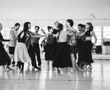 Estreia nesta semana: “GiselleS” transforma clássico em uma história sobre identidade, amor e aparência