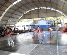 Projeto "Pátios" Pátios leva dança para as quadras de escolas públicas, com a missão de descentralizar o acesso às artes em todo o Paraná.