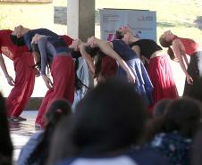 Projeto "Pátios" Pátios leva dança para as quadras de escolas públicas, com a missão de descentralizar o acesso às artes em todo o Paraná.
