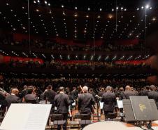Orquestra Sinfônica do Paraná no palco do Guairão