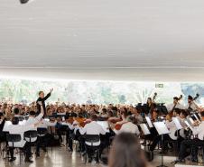 Orquestra Sinfônica do Paraná apresenta neste sábado (26) repertório que celebra a música e a cultura paranaense no Auditório do MON