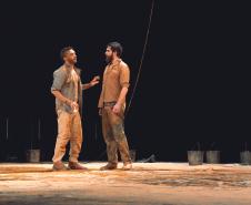 Premiado “Tom na Fazenda”, com Armando Babaioff, retorna ao Teatro Guaíra