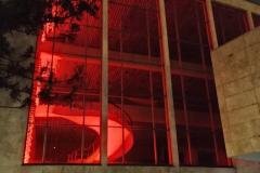 Centro Cultural Teatro Guaíra iluminado em laranja em prol do Agosto Laranja