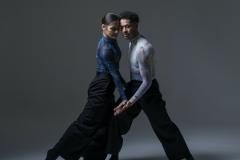 dançarinos em estúdio de fotografia, fundo branco