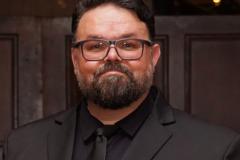 maestro alexandre mousquer posa para foto