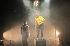 pai e filho, Daniel e Diego Avelleda no ensaio de as santas.