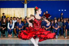 Grupo de dança EDTG se apresenta em escolas