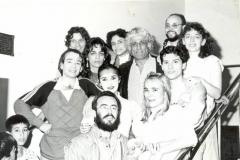 Ziraldo com grupo no Teatro Guaíra