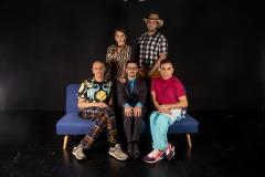 Atores encenam a peça As Richas