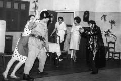 Cena da peça O elefante no caos, 1963