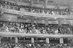 Guairão recebe público antes de estar concluído