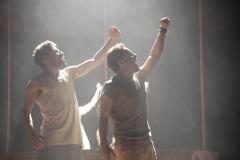 Os dois atores da peça