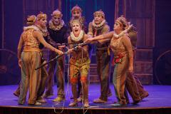 Cena de GAG, espetáculo que  será levado a oito municípios do Paraná em 2025. 