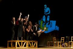 FESTIVAL DE CURITIBA | Turbulento e intenso, “Daqui Ninguém Sai” quer fazer de Dalton Trevisan um escritor mais lido