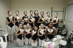 Alunas da EDTG aprendem a costurar as próprias sapatilhas