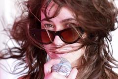 Uyara Torrente lança show-cênico com músicas inéditas no Teatro Guaíra