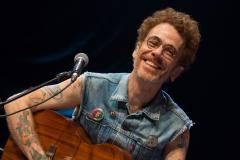 Guairão recebe "Nando Reis- Voz e Violão" em apresentação acústica