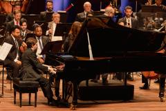 Orquestra Sinfônica do Paraná lota o Guairão em concerto matutino com a participação de pianista português
