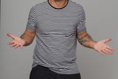 Humorista Marco Luque retorna a Curitiba com personagens icônicos em novo espetáculo: “É disso que eu tô falando”