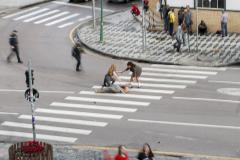 Quando o beijo vira manchete: “Beijo e Alfalto ou O Fato É:” estreia no Mini Guaíra com sessões gratuitas e acessíveis