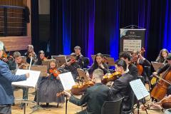 Orquestra Cordas do Iguaçu e Julie Wein apresentam “Música Brasileira em Concerto” no palco do Guairão