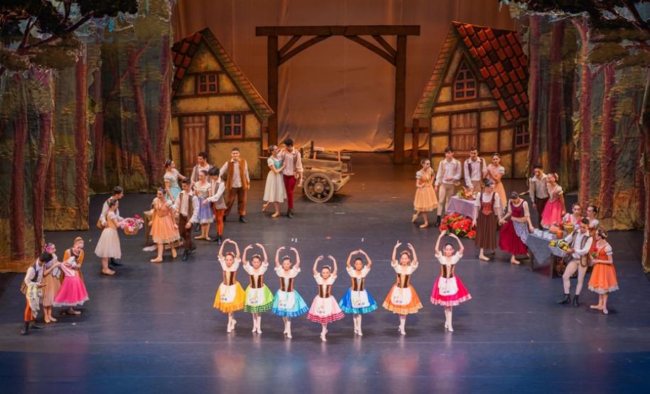 Apresentação de João e Maria, espetáculo de 2019 da EDTG