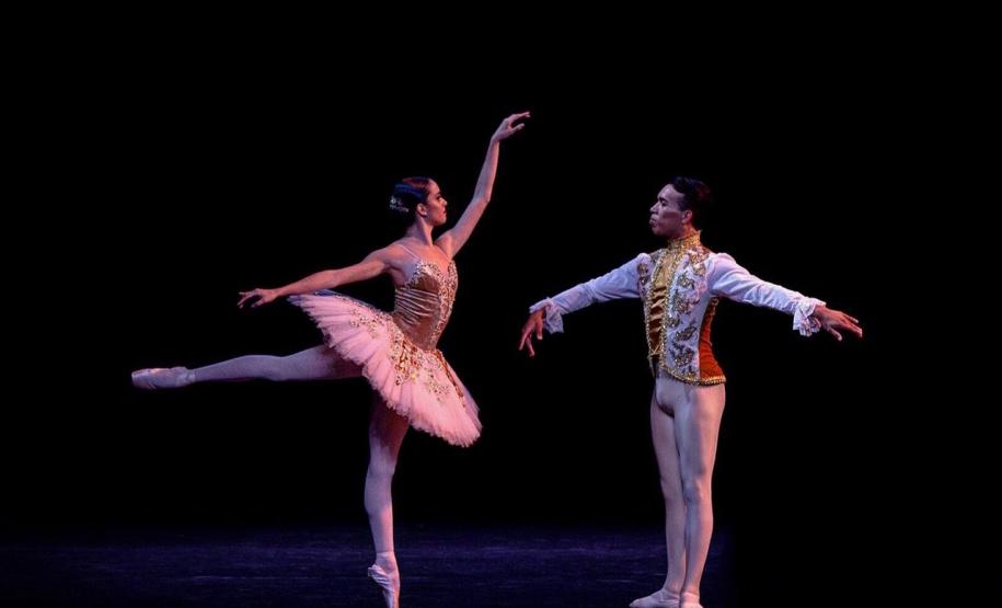 Aluno da Escola de Dança recebe bolsa para estudar em Nova York