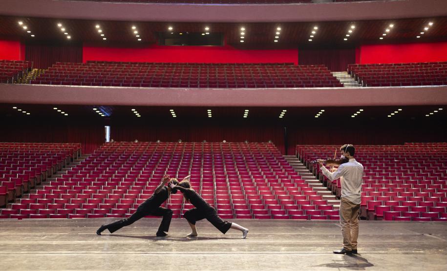 Balé apresenta sarau com transmissão ao vivo do Guairão