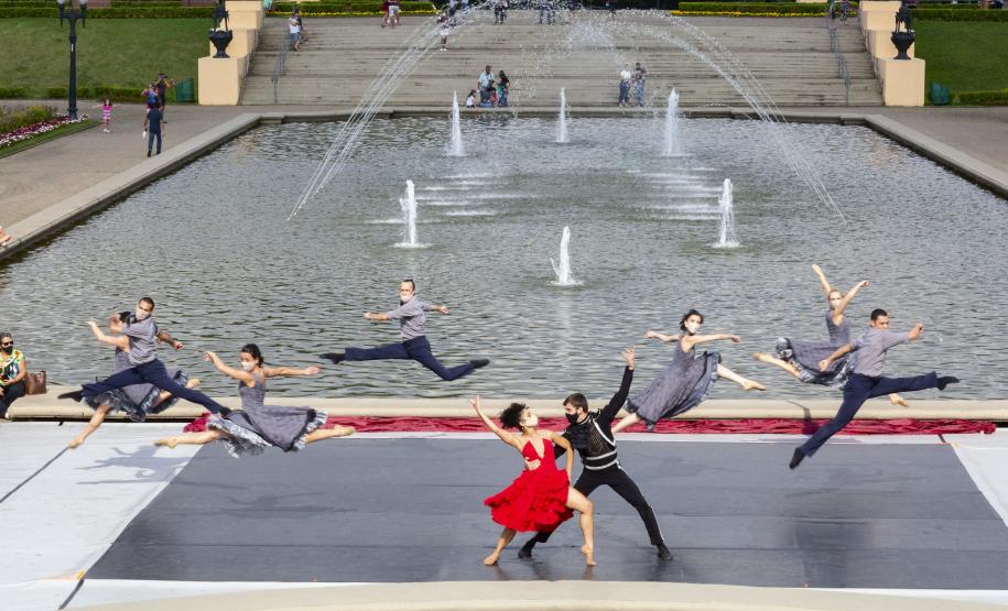 Teatro Guaíra reencontra o público nas ruas de Curitiba; próxima apresentação será na sexta