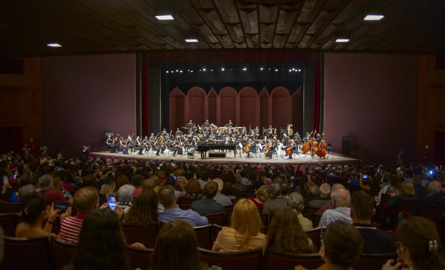 Público assistindo o concerto
