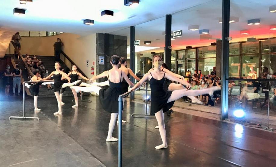 Teatro Guaíra celebra Dia da Mulher com programação gratuita