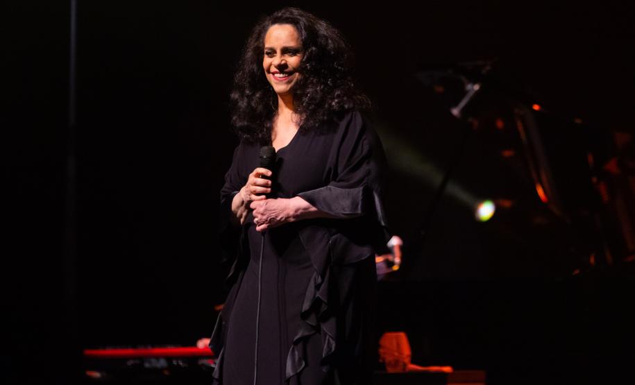 Gal Costa apresenta o show "As Várias Pontas de uma Estrela" no Guairão