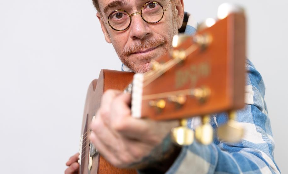 Nando Reis vem a Curitiba com nova turnê