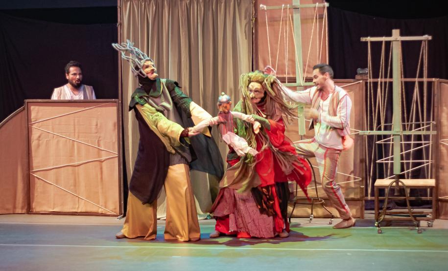 "A rixa das bruxas" tem apresentação no Guairinha