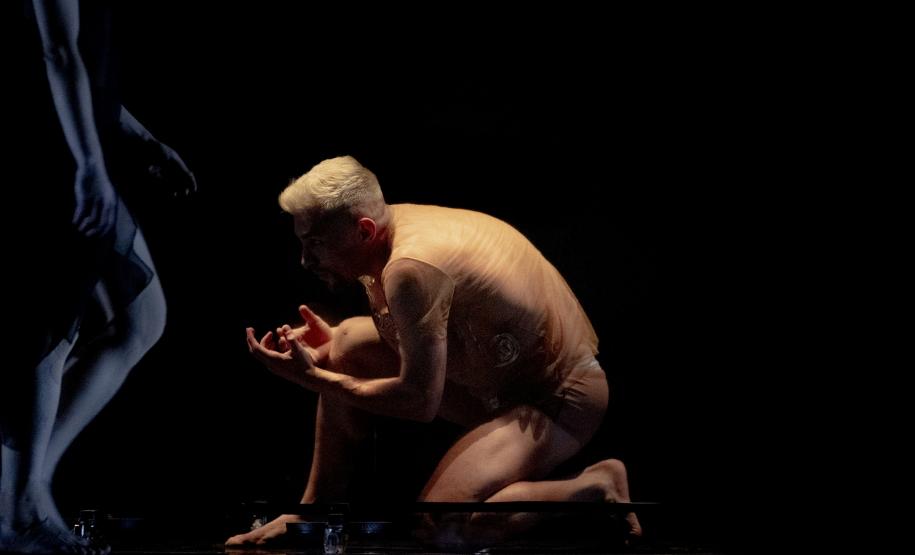 Imagem do espetáculo "Relações", da Curitiba Cia. de Dança