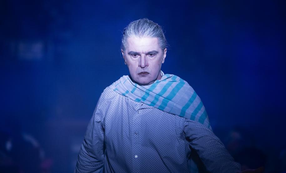 Imagem do espetáculo La Cena, do G2 Cia. de Dança