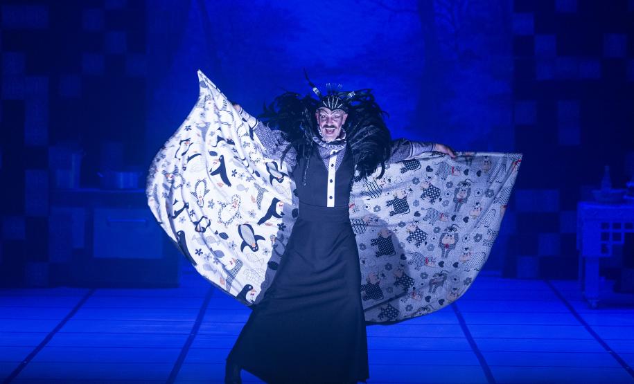 Imagem do espetáculo La Cena, do G2 Cia. de Dança