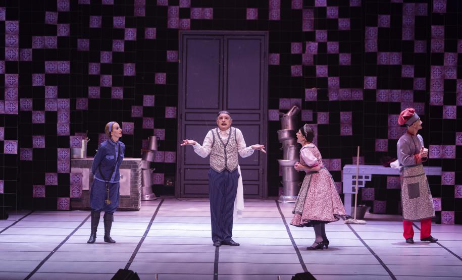 Imagem do espetáculo La Cena, do G2 Cia. de Dança