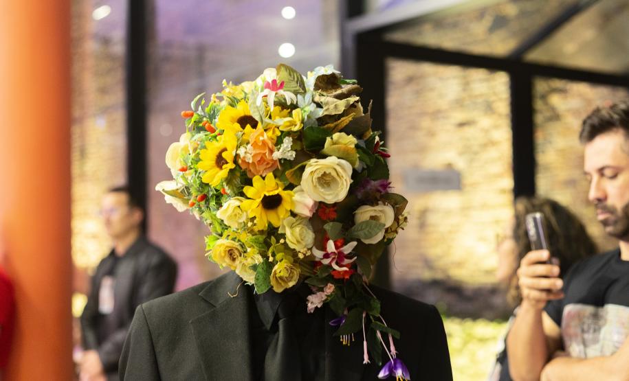 Imagem da peça Banquete, da G2 Cia de Dança