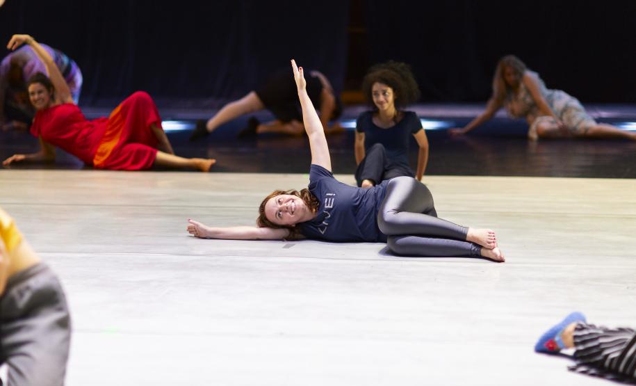 Aula de dança - dia internacional das mulheres 2023