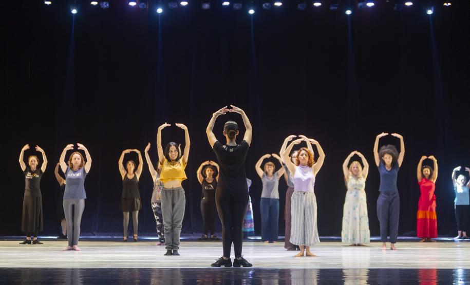 Aula de dança - dia internacional das mulheres 2023