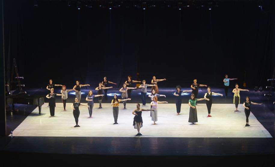 Aula de dança - dia internacional das mulheres 2023