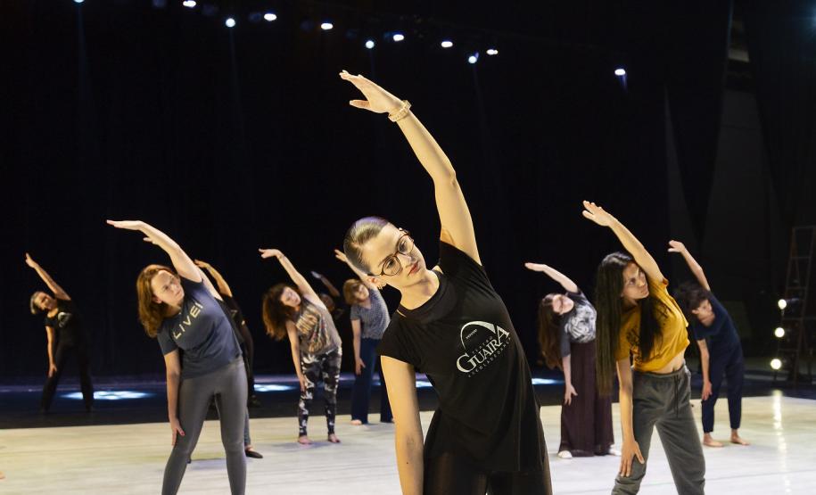Aula de dança - dia internacional das mulheres 2023