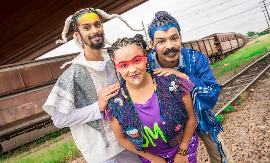 Com apresentação no Guairinha, "Itan e Tal" abre temporada 2023 do Crianças no Teatro