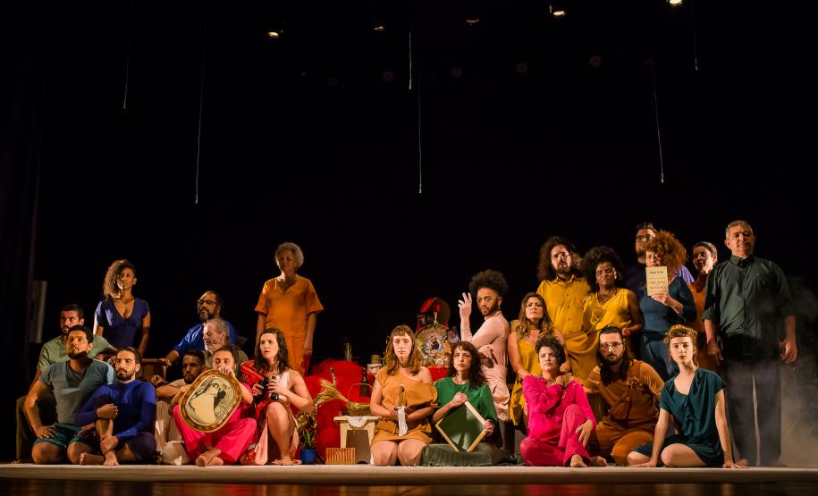 Amar e Mudar as Coisas Interessa Mais - Coro Cênico de Curitiba