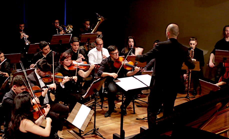 Orquestra Novva posicionada para apresentação