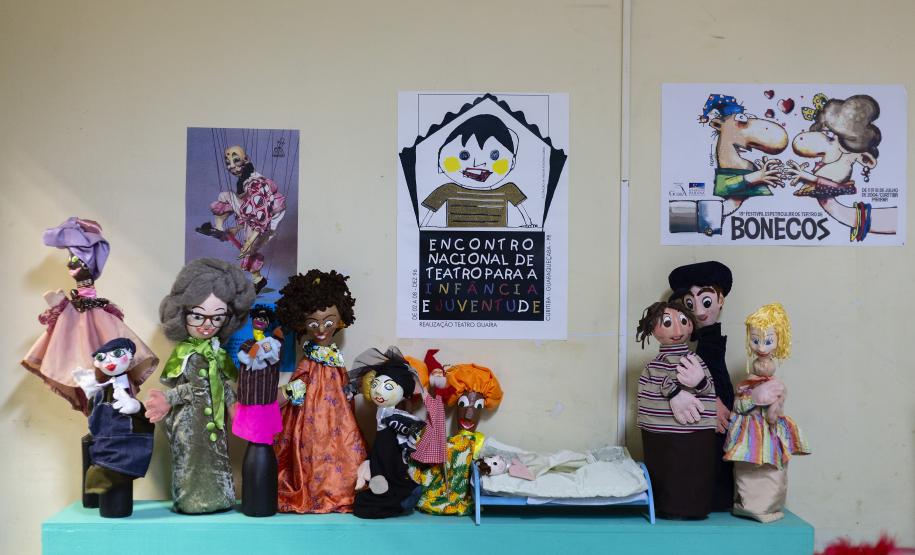 Espetáuclos apresentados no Festival e loja de bonecos.