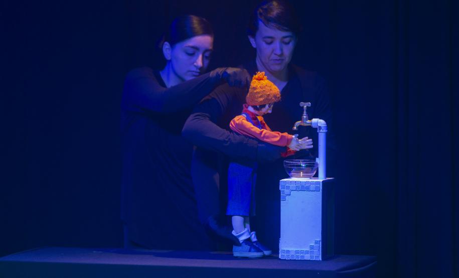 Espetáuclos apresentados no Festival e loja de bonecos.