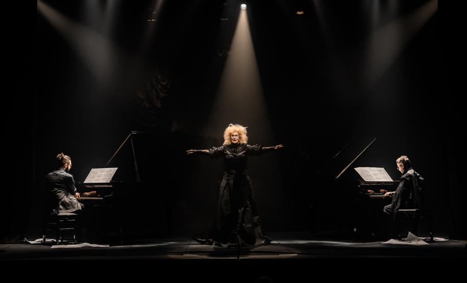 Cenas de "A aforista"